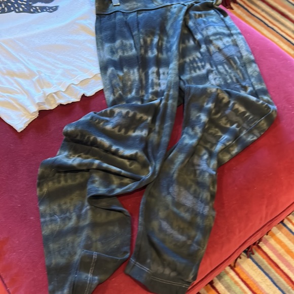 Raquel Allegra shirt and pants - Picture 5 of 7